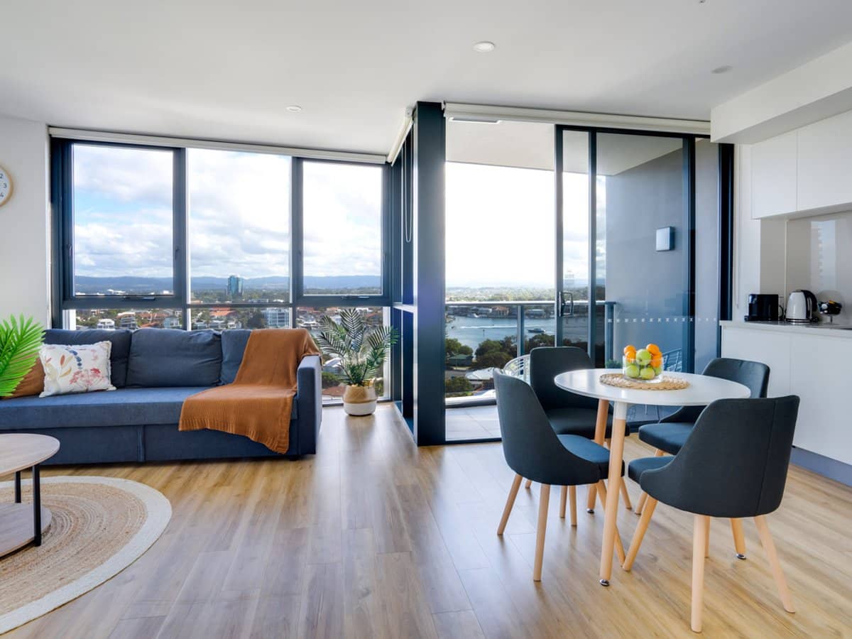 9 Norfolk Avenue, Broadbeach - Thumbnail 2