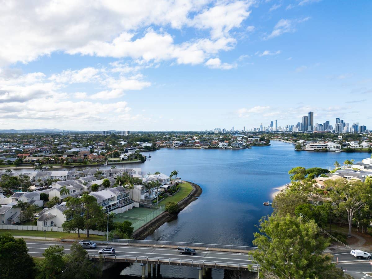 300 Cottesloe Drive, MERMAID WATERS - Thumbnail 3