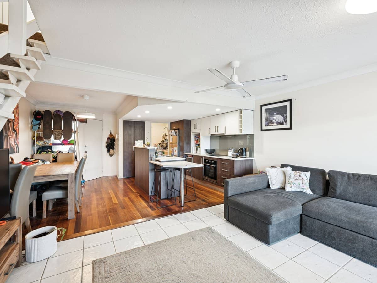 300 Cottesloe Drive, MERMAID WATERS - Thumbnail 4