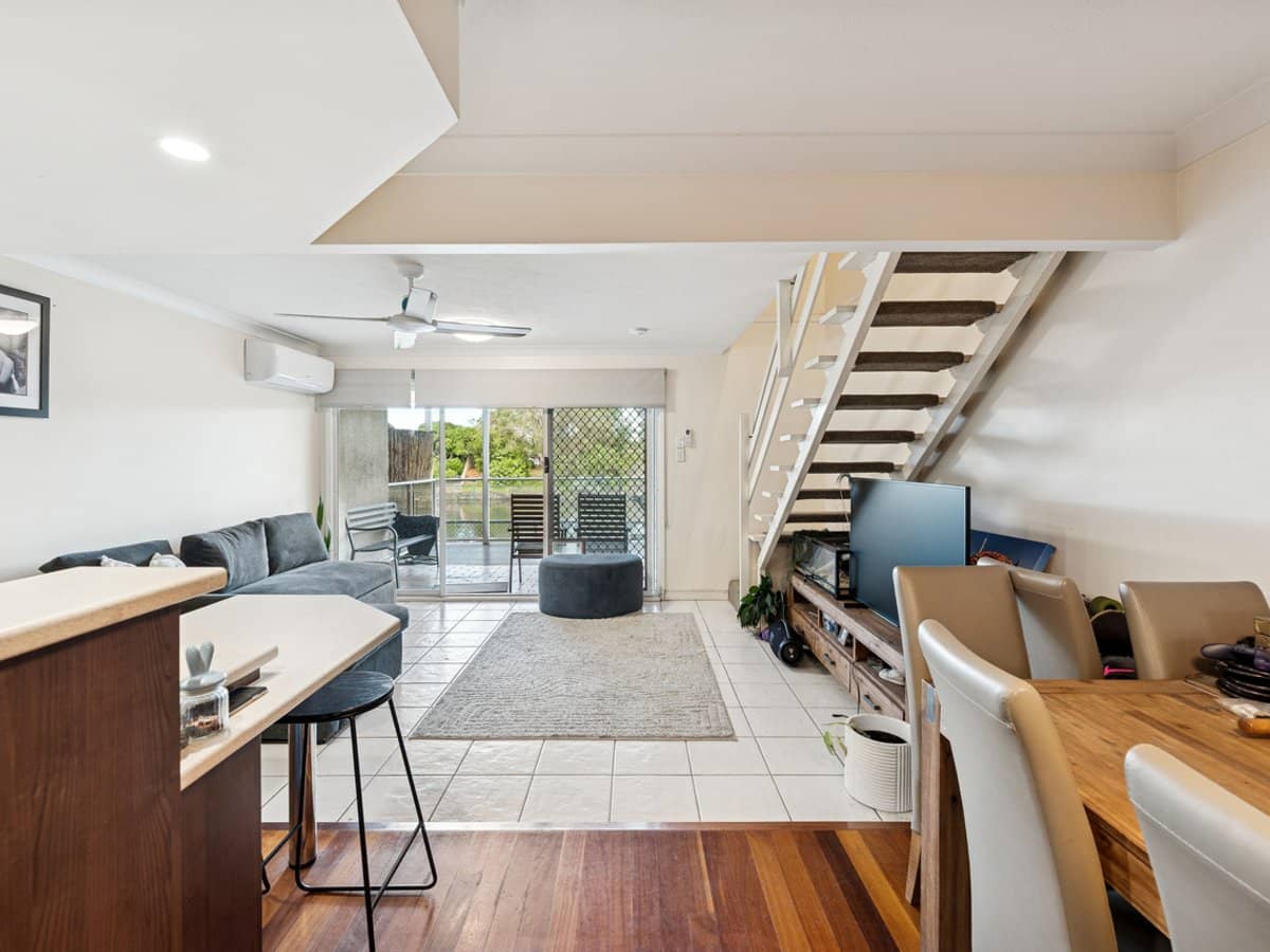 300 Cottesloe Drive, MERMAID WATERS - Thumbnail 8