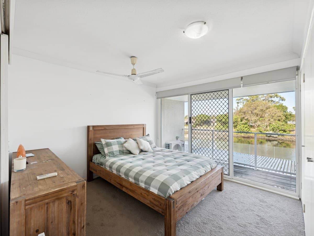 300 Cottesloe Drive, MERMAID WATERS - Thumbnail 9