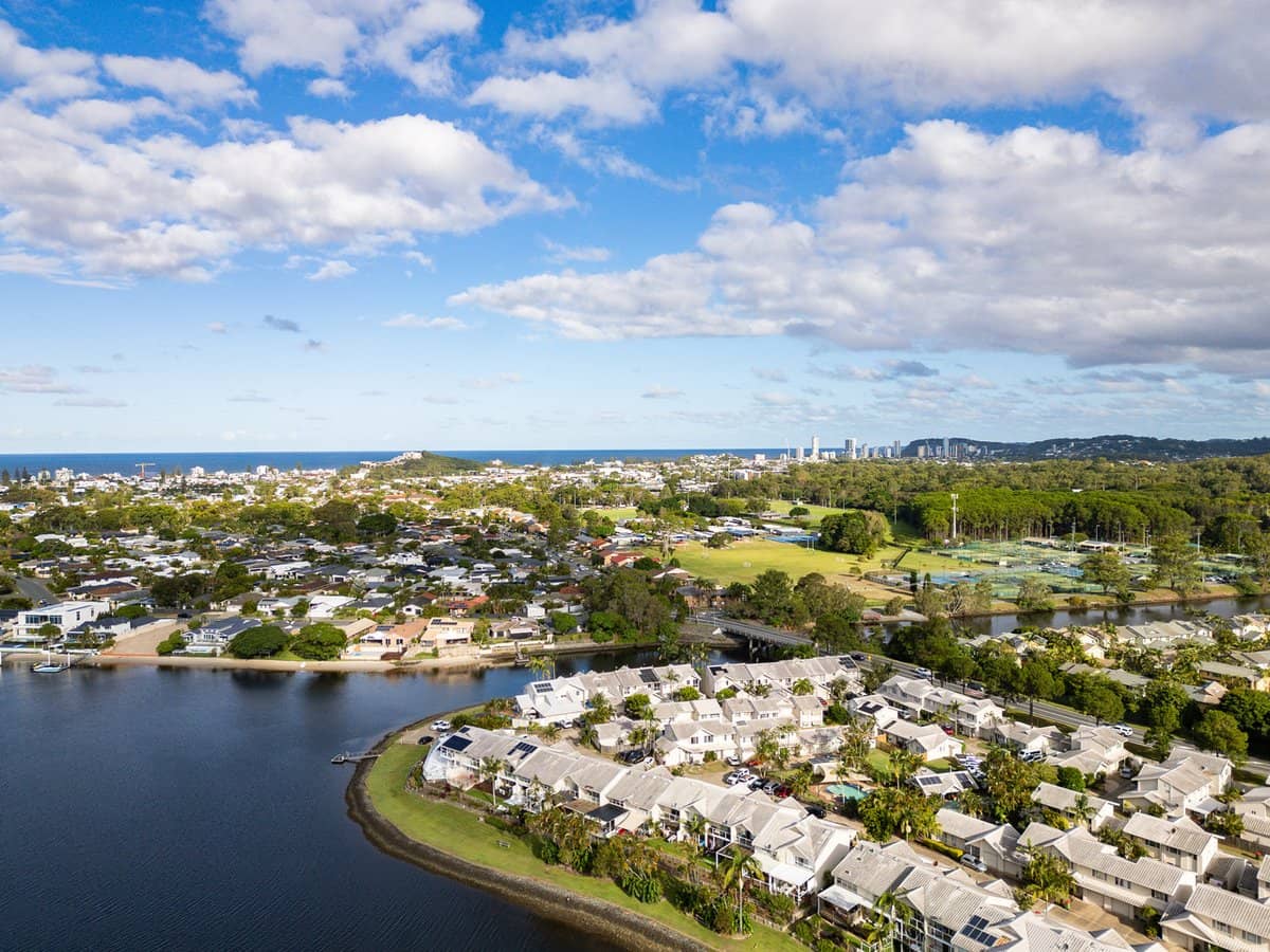 300 Cottesloe Drive, MERMAID WATERS - Thumbnail 16