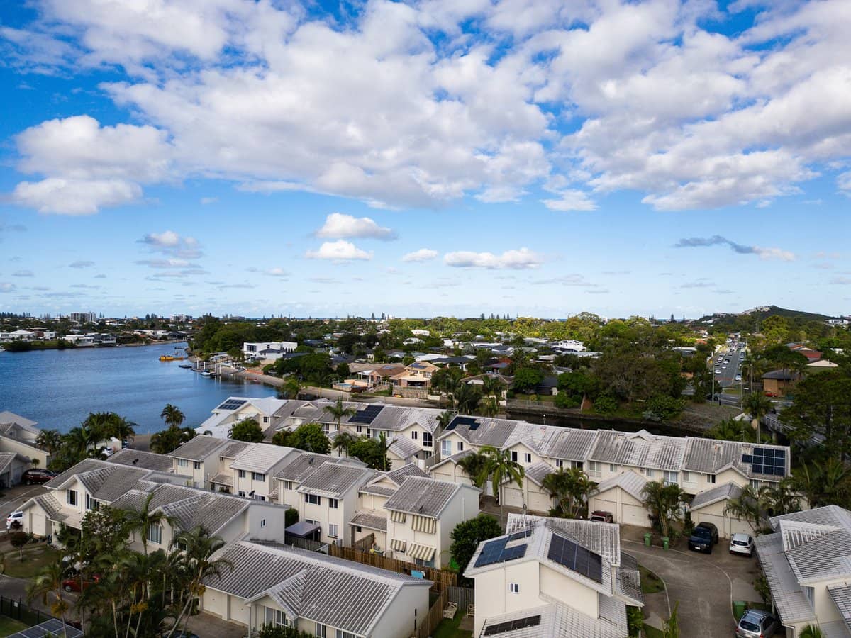 300 Cottesloe Drive, MERMAID WATERS - Thumbnail 17