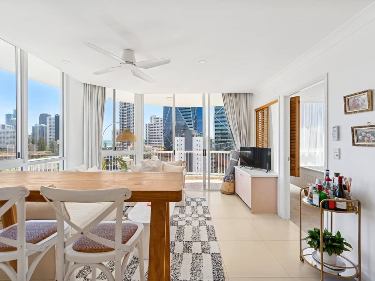 210 Surf Parade, SURFERS PARADISE - Thumbnail 3