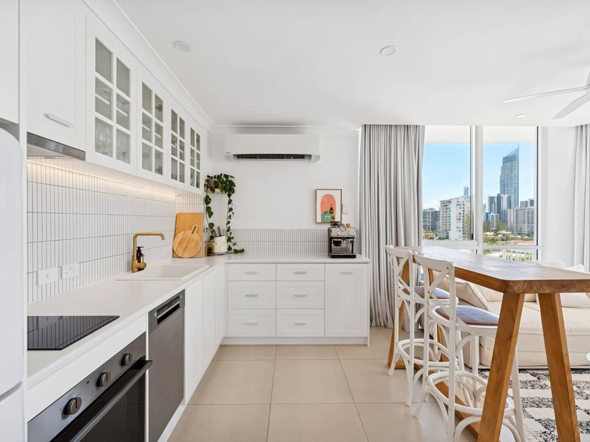 210 Surf Parade, SURFERS PARADISE - Thumbnail 4