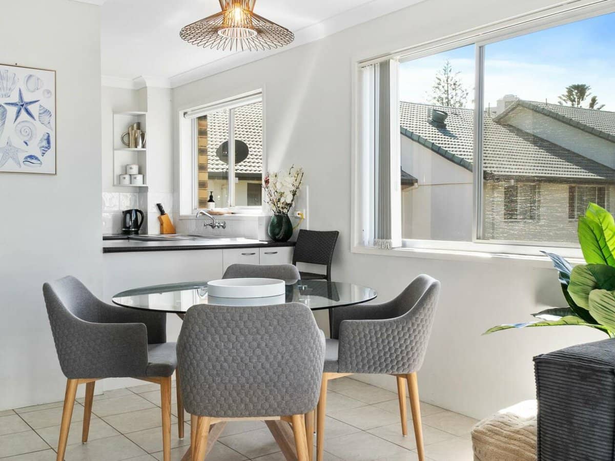 3 Rosewood Avenue, BROADBEACH - Thumbnail 4