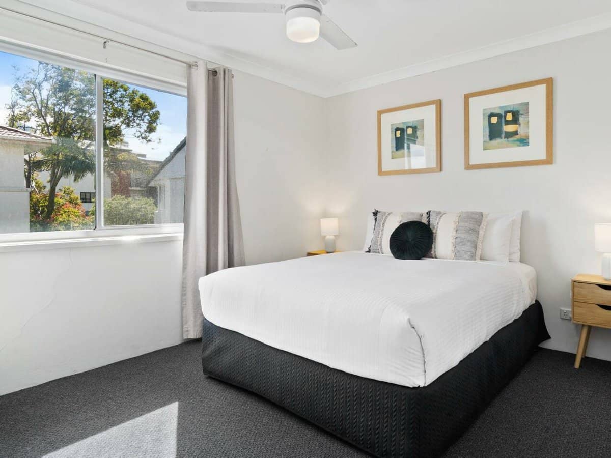 3 Rosewood Avenue, BROADBEACH - Thumbnail 6