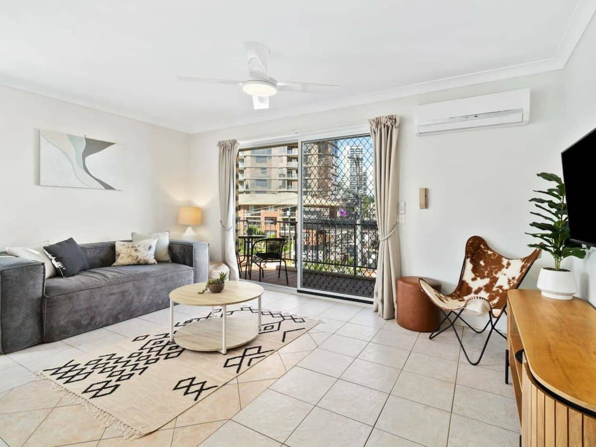 3 Rosewood Avenue, BROADBEACH - Thumbnail 7