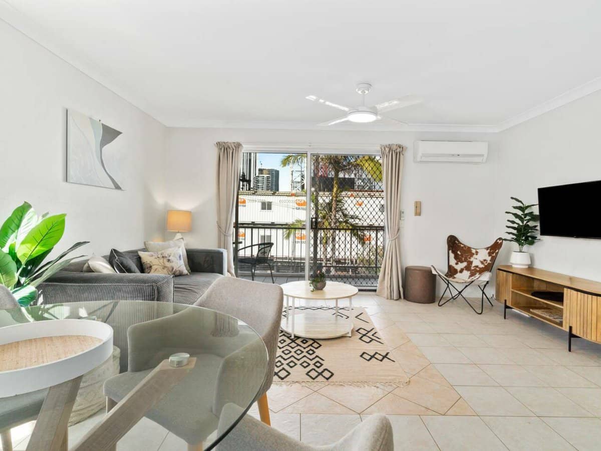 3 Rosewood Avenue, BROADBEACH - Thumbnail 10