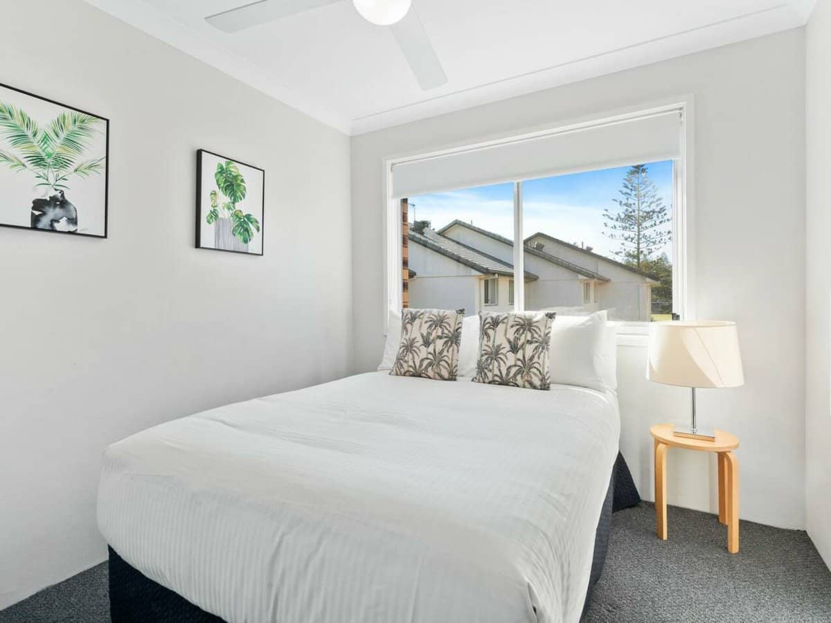 3 Rosewood Avenue, BROADBEACH - Thumbnail 12