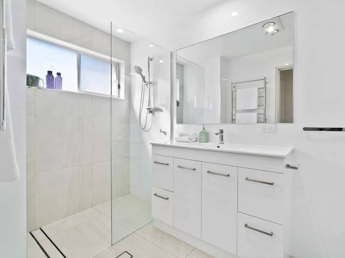 3 Rosewood Avenue, BROADBEACH - Thumbnail 13