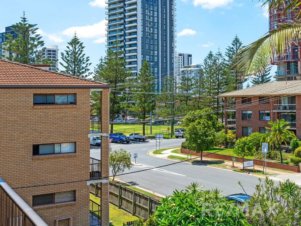 3 Rosewood Avenue, BROADBEACH - Thumbnail 16