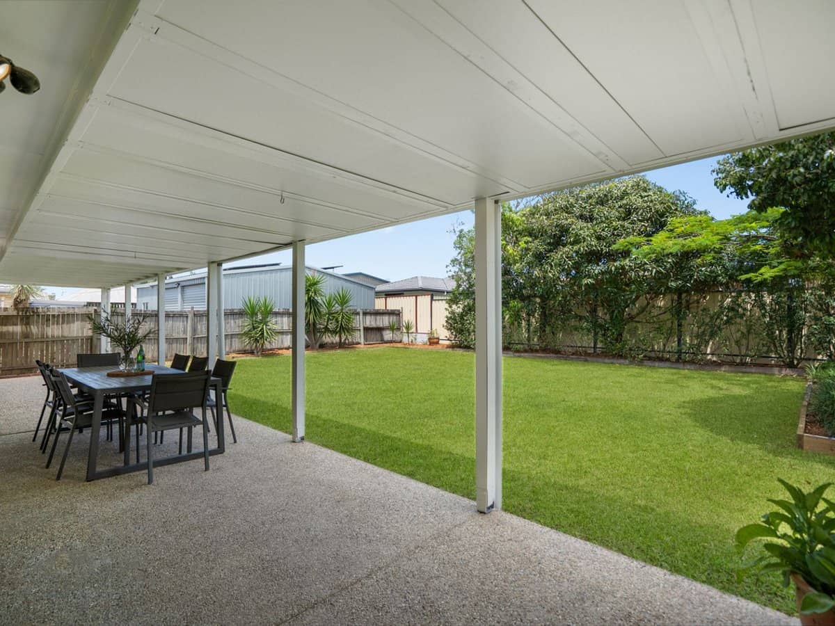 50 Robert Stanley Drive, MOUNT WARREN PARK - Thumbnail 1