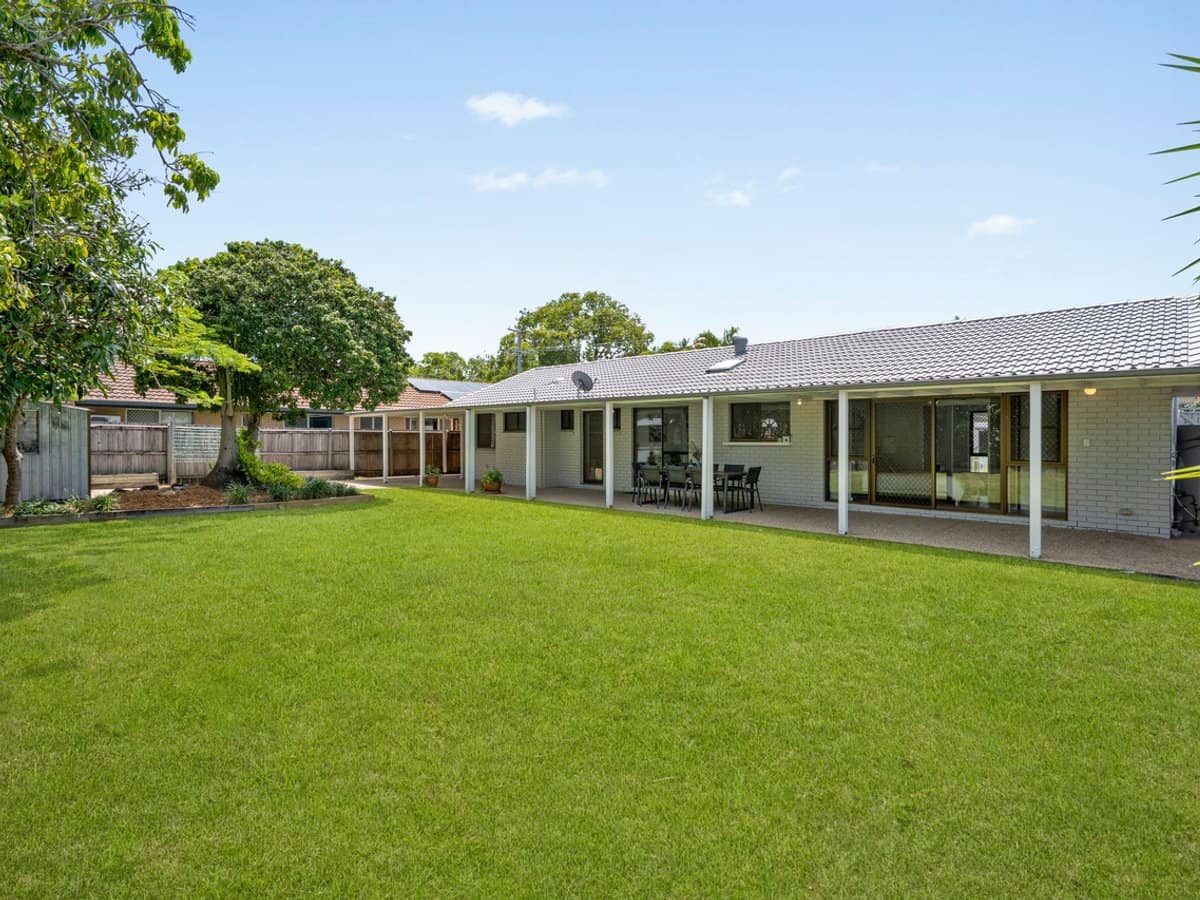 50 Robert Stanley Drive, MOUNT WARREN PARK - Thumbnail 2