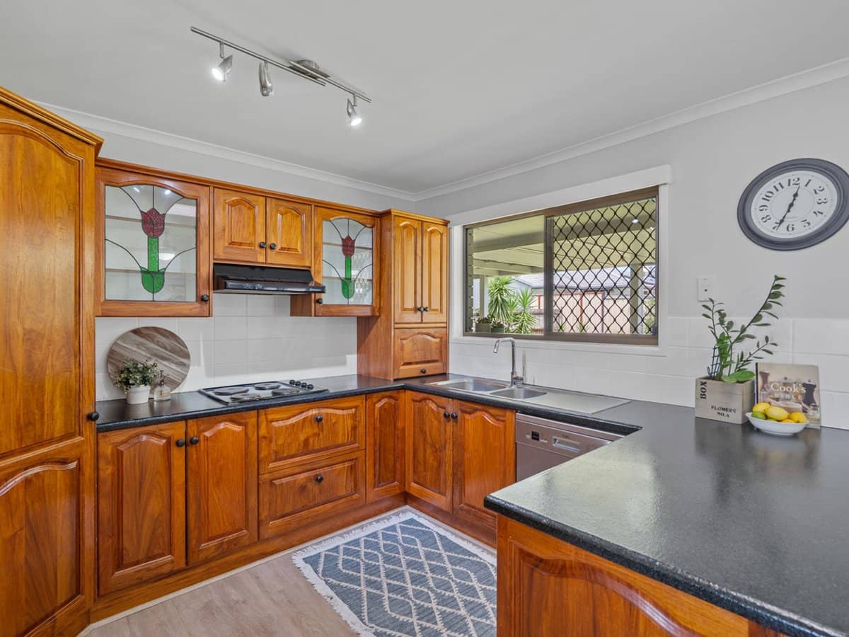 50 Robert Stanley Drive, MOUNT WARREN PARK - Thumbnail 10