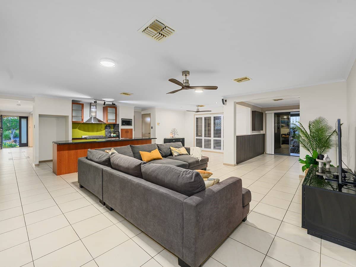 10 Govett Street, PACIFIC PINES - Thumbnail 4