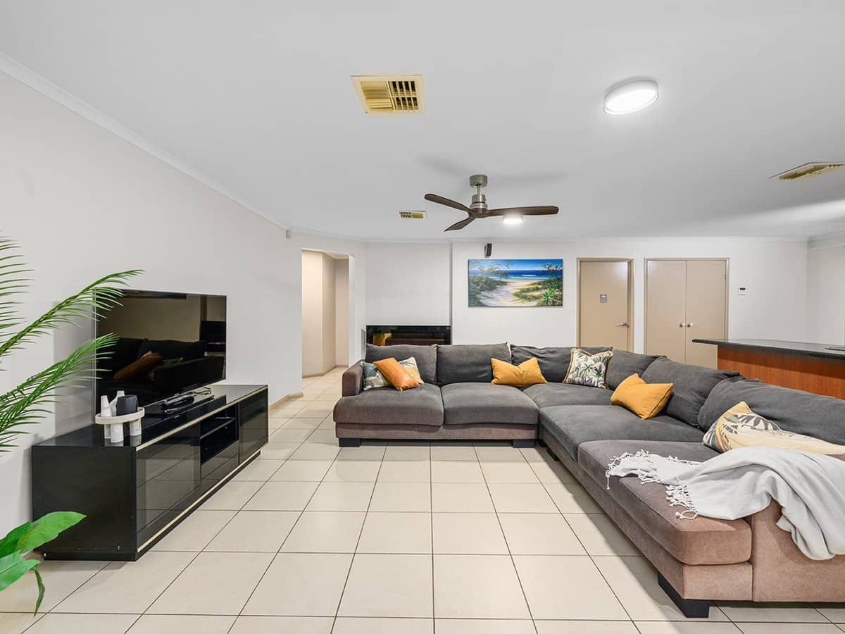 10 Govett Street, PACIFIC PINES - Thumbnail 5