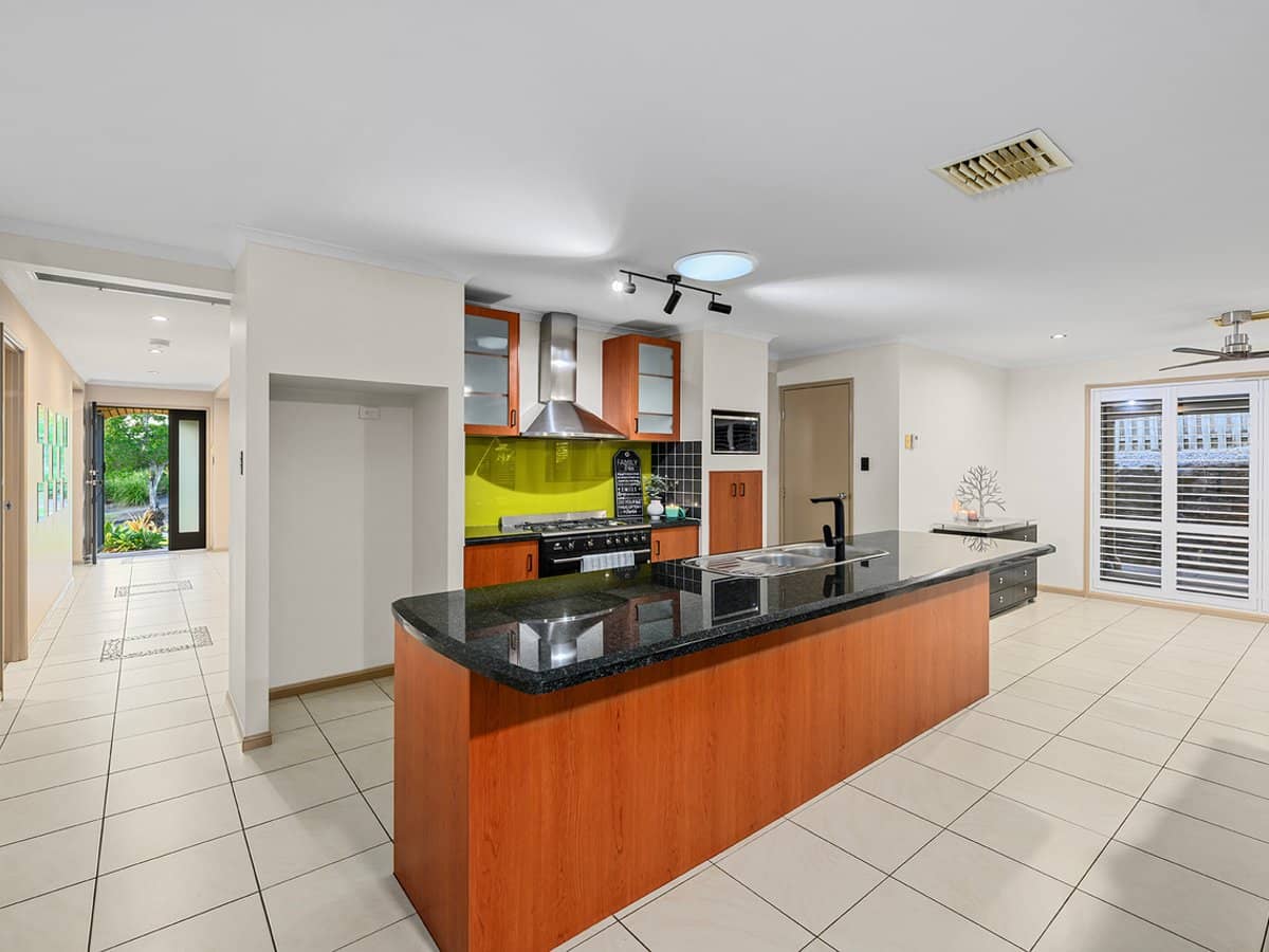 10 Govett Street, PACIFIC PINES - Thumbnail 6