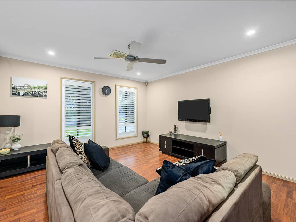 10 Govett Street, PACIFIC PINES - Thumbnail 11