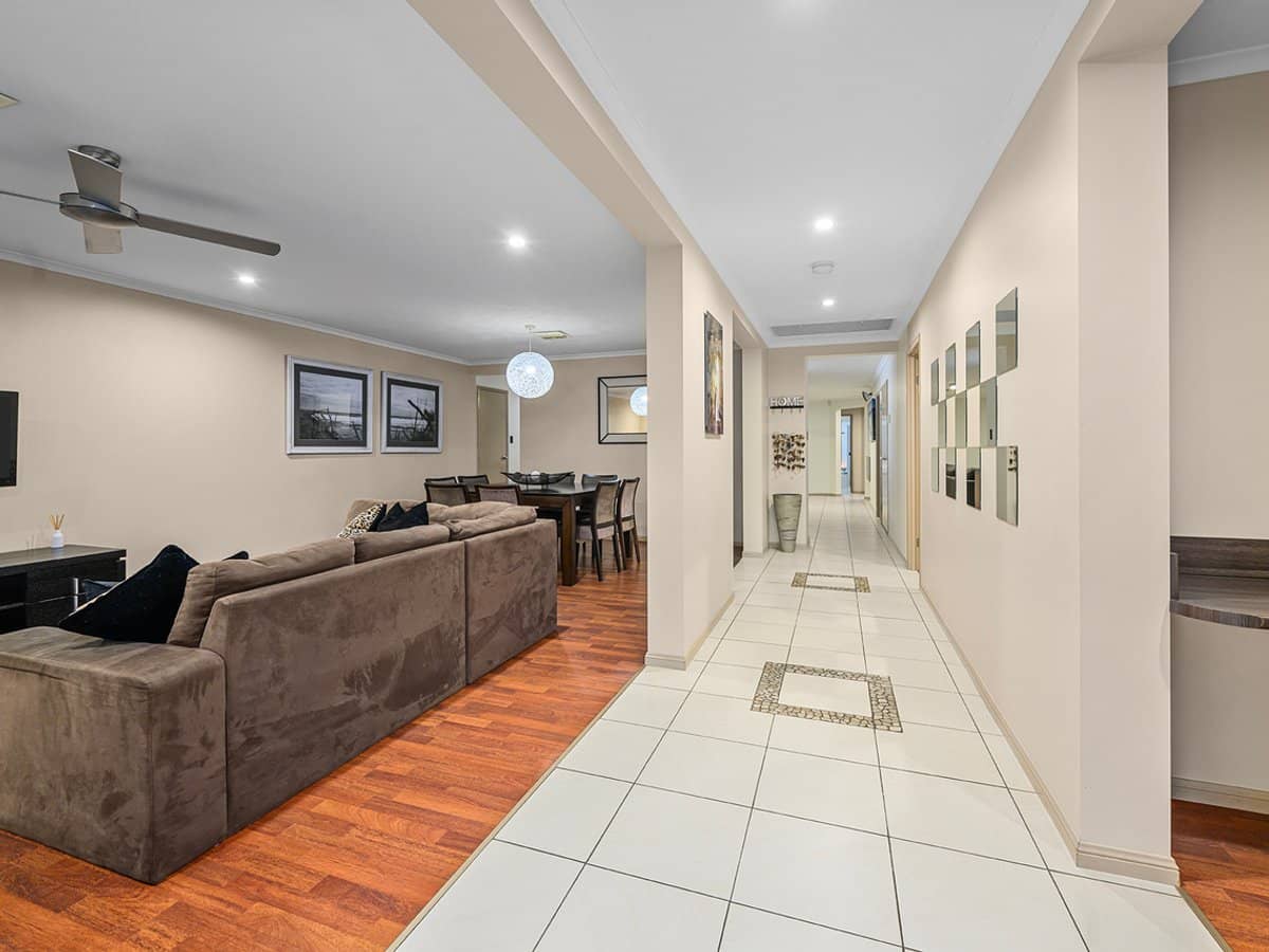 10 Govett Street, PACIFIC PINES - Thumbnail 13