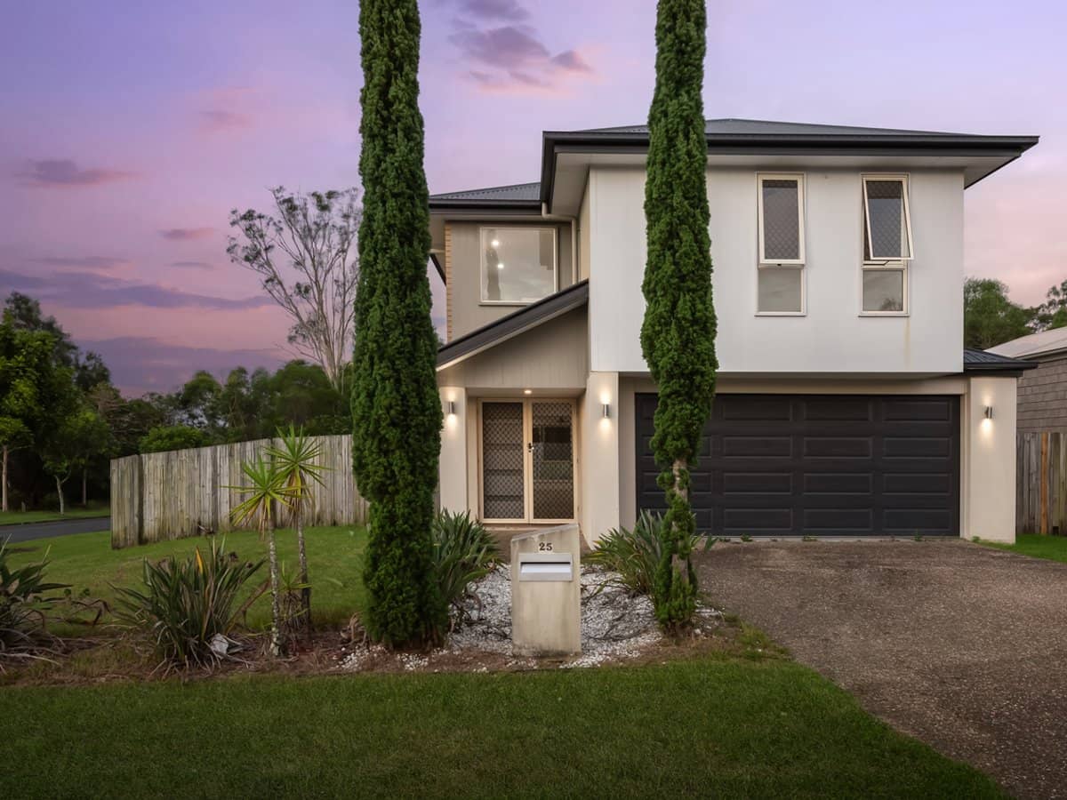 25 Milbrook Crescent, PIMPAMA - Thumbnail 1