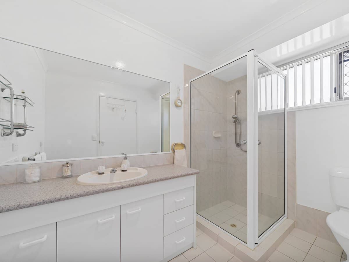 15 Lucy Drive, EDENS LANDING - Thumbnail 9