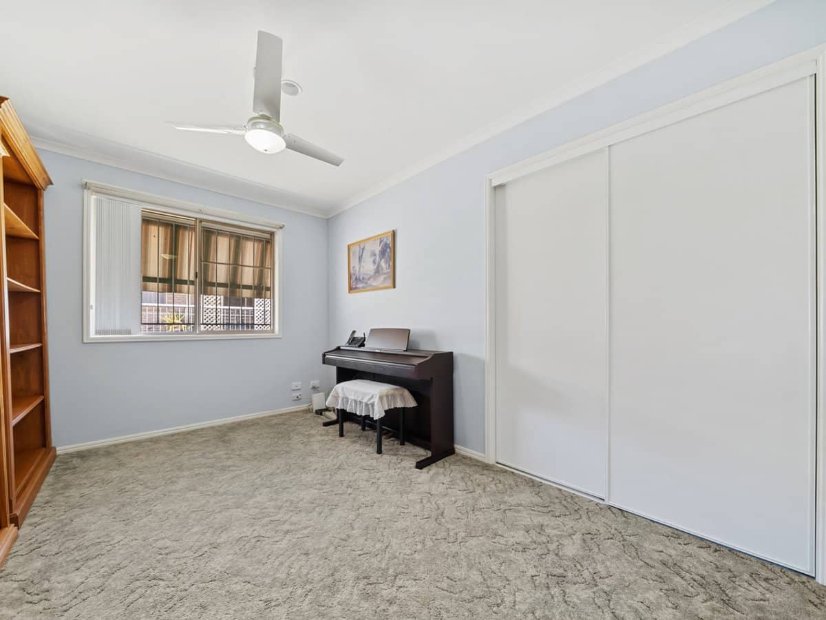 15 Lucy Drive, EDENS LANDING - Thumbnail 12