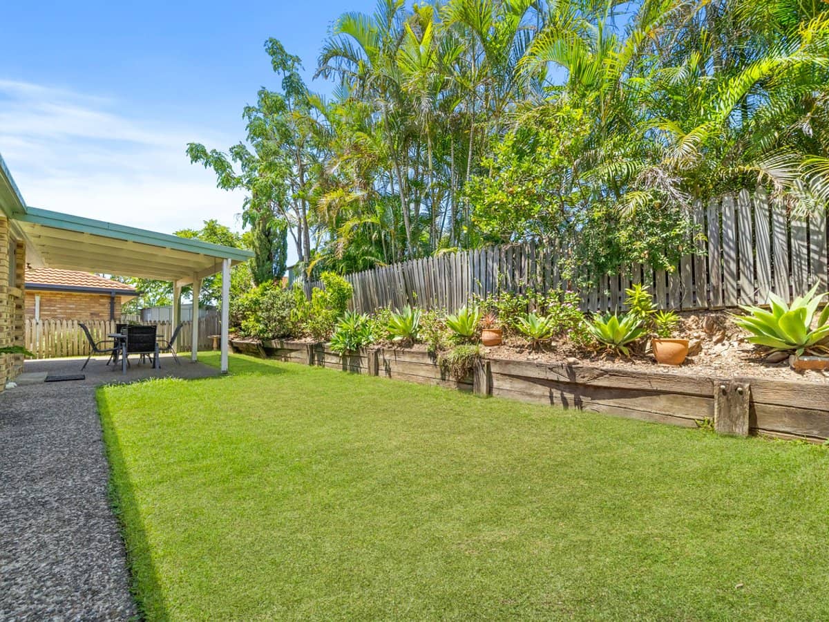 15 Lucy Drive, EDENS LANDING - Thumbnail 15