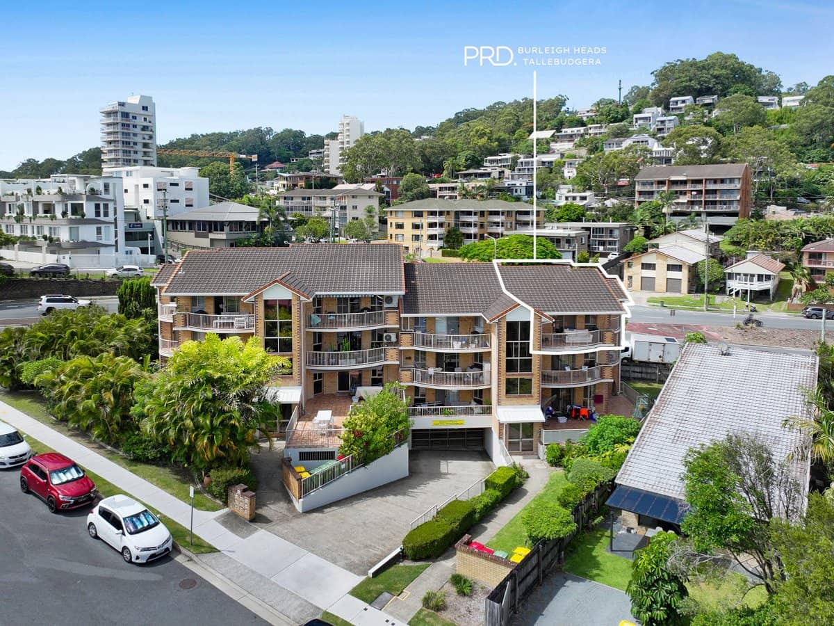 2 Stephens Street, BURLEIGH HEADS - Thumbnail 2