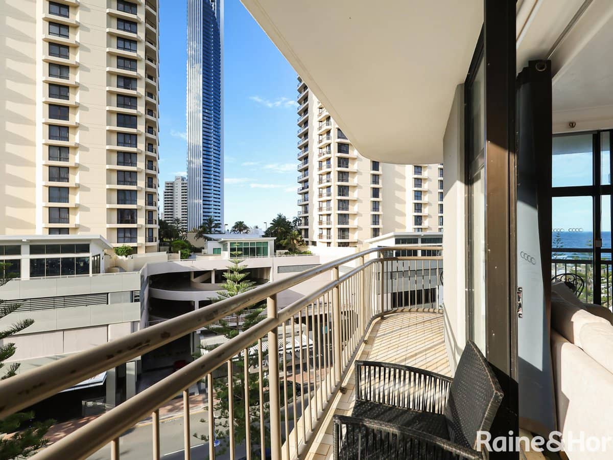 18 Hanlan Street, SURFERS PARADISE - Thumbnail 6