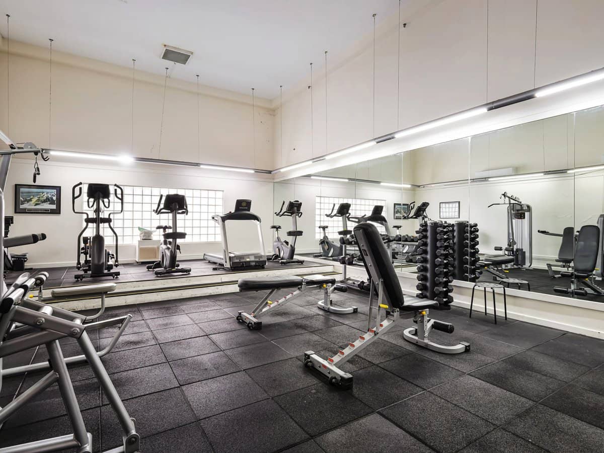 18 Hanlan Street, SURFERS PARADISE - Thumbnail 11