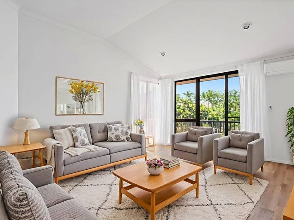 125 Santa Cruz Boulevard, CLEAR ISLAND WATERS - Thumbnail 4