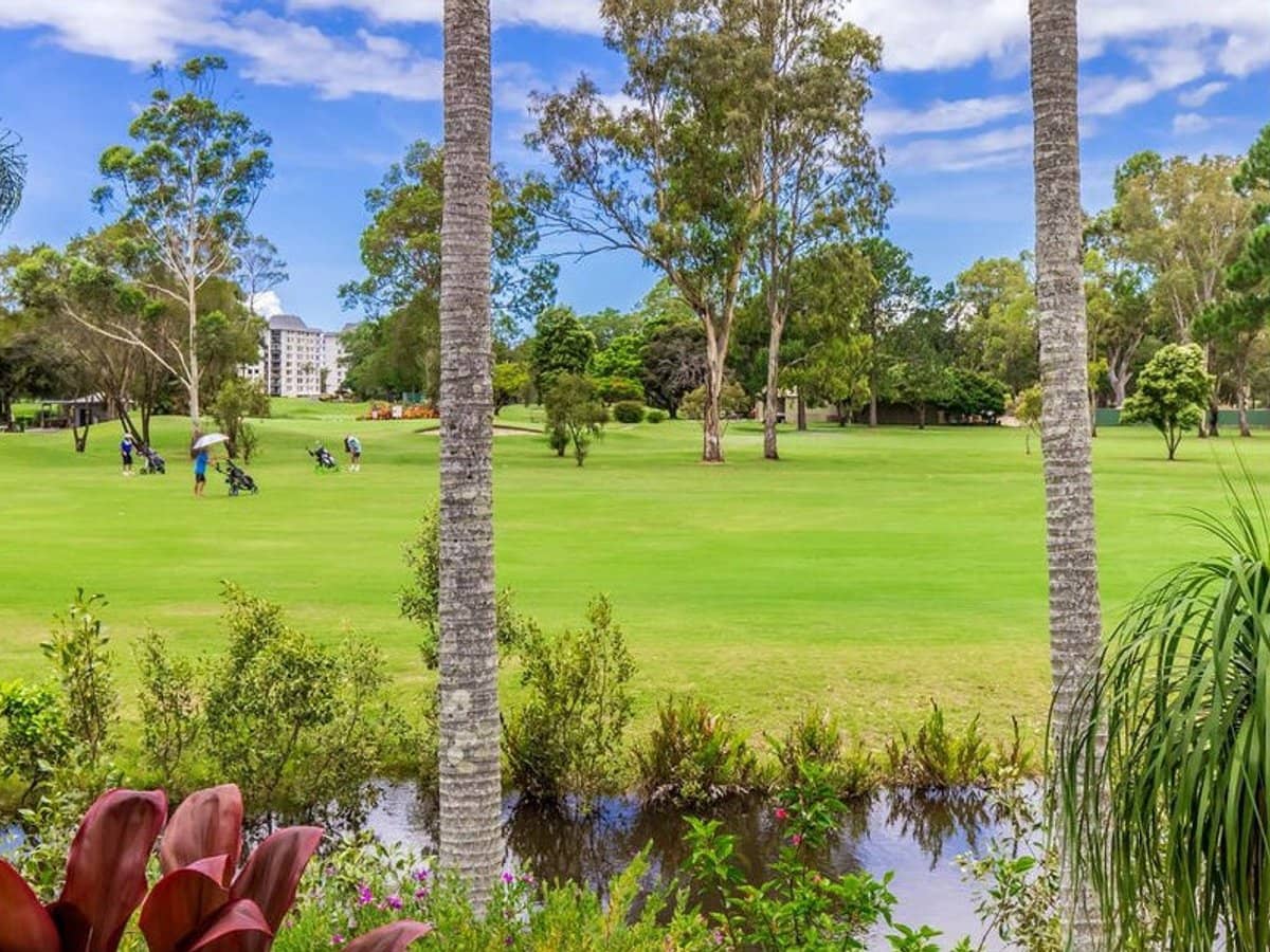 125 Santa Cruz Boulevard, CLEAR ISLAND WATERS - Thumbnail 18