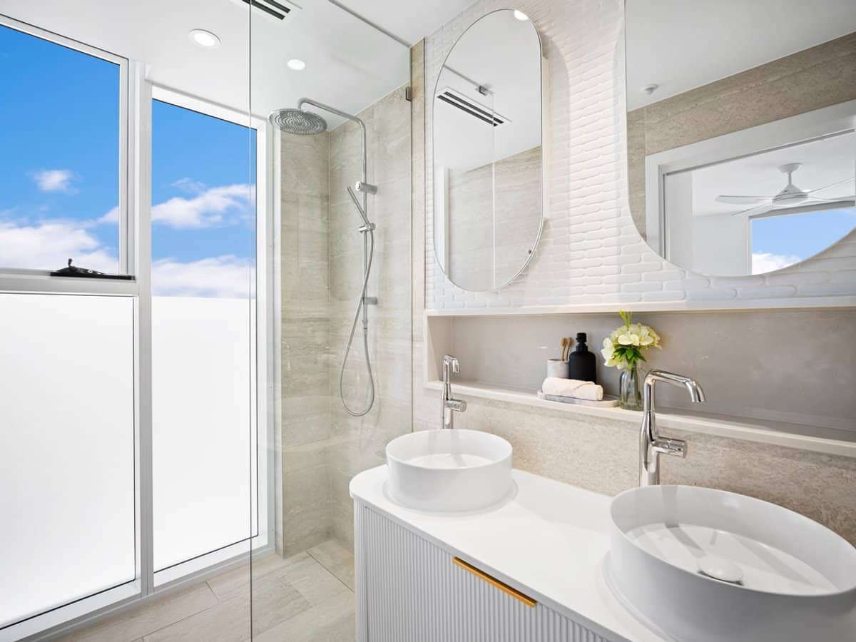 321 Golden Four Drive, TUGUN - Thumbnail 5