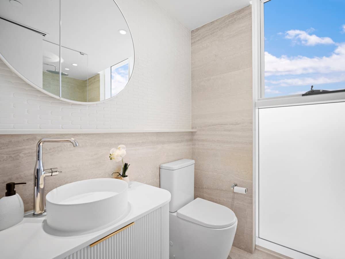 321 Golden Four Drive, TUGUN - Thumbnail 12