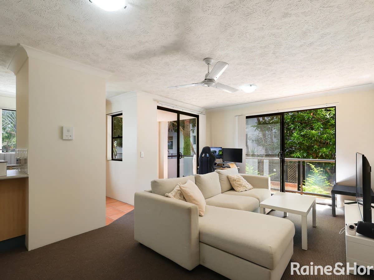 24 Slatyer Avenue, BUNDALL - Thumbnail 2