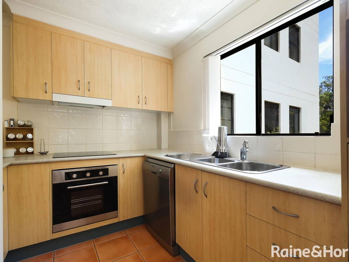 24 Slatyer Avenue, BUNDALL - Thumbnail 4