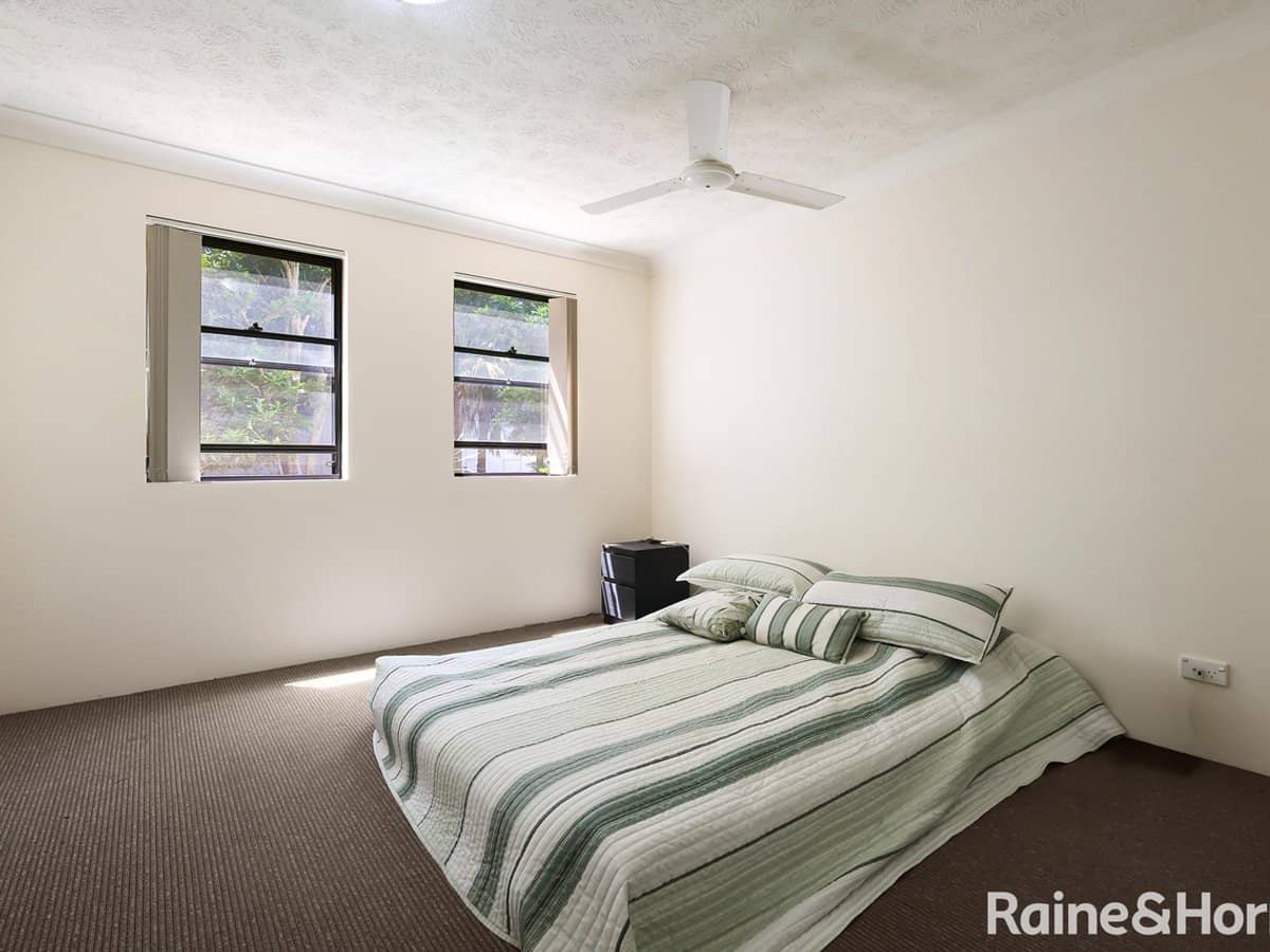 24 Slatyer Avenue, BUNDALL - Thumbnail 5