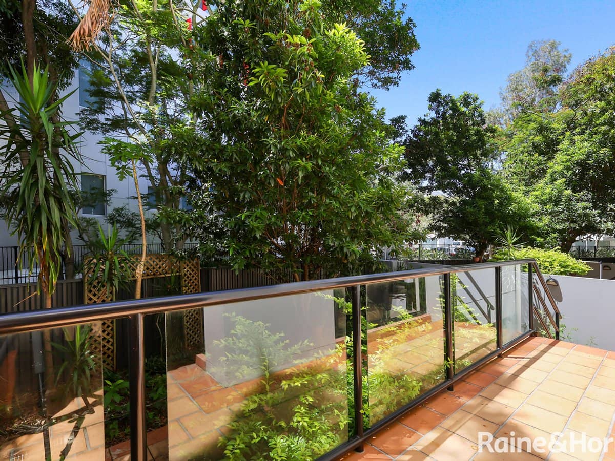 24 Slatyer Avenue, BUNDALL - Thumbnail 7