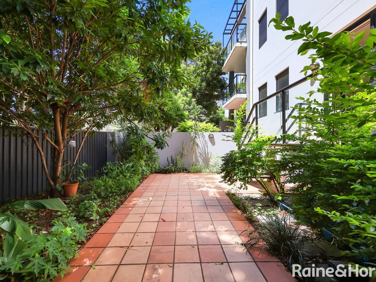 24 Slatyer Avenue, BUNDALL - Thumbnail 8