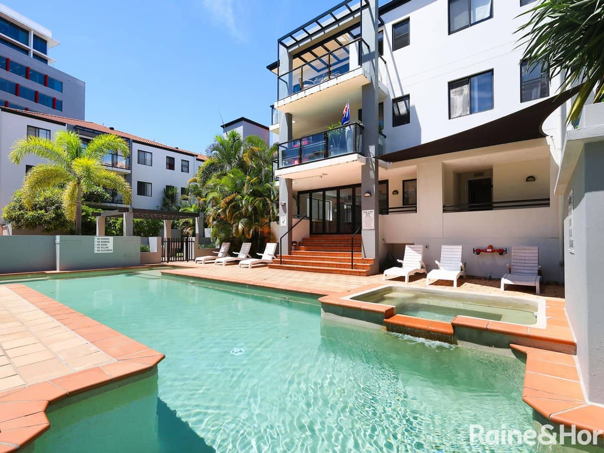 24 Slatyer Avenue, BUNDALL - Thumbnail 9