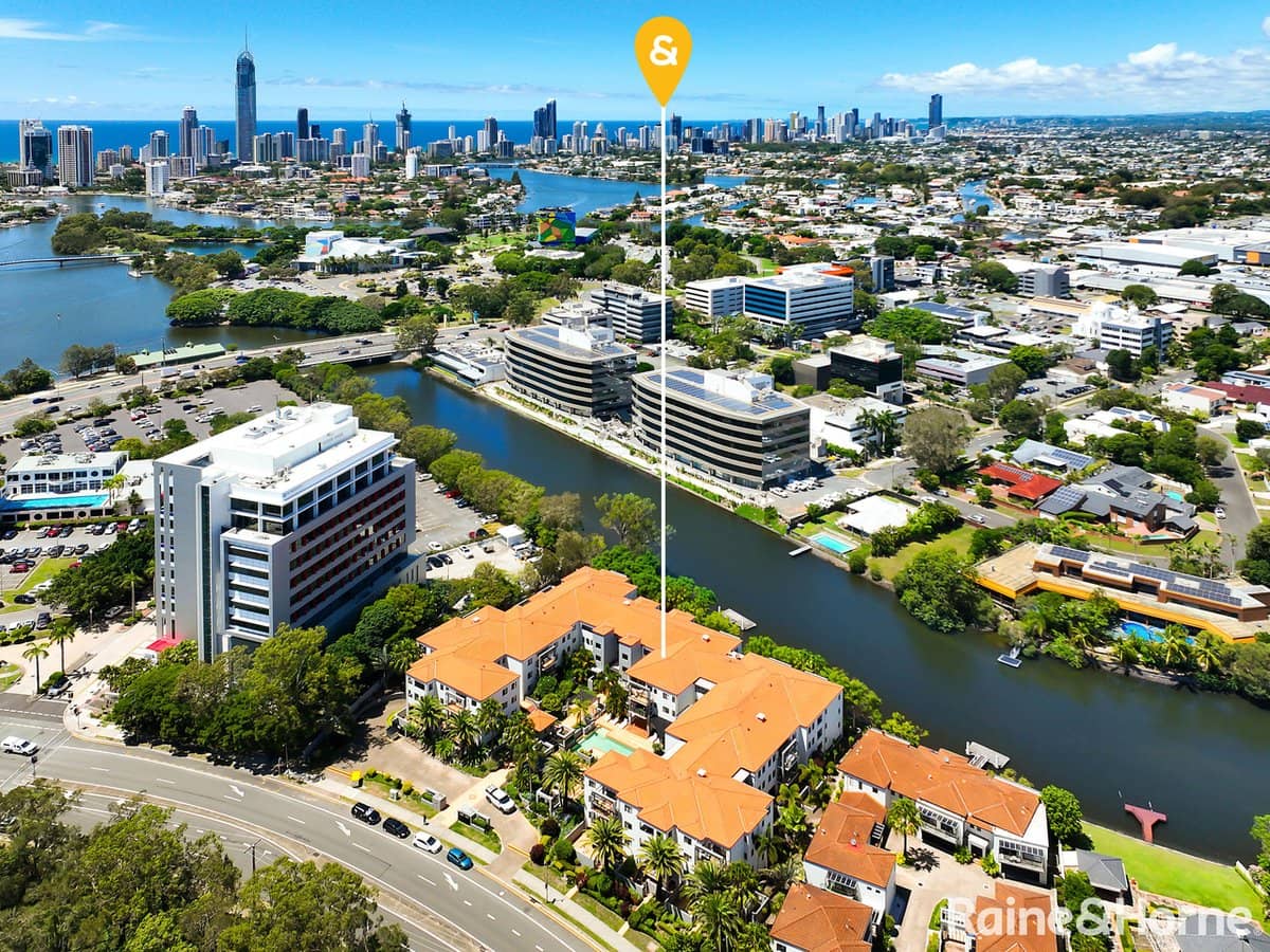 24 Slatyer Avenue, BUNDALL - Thumbnail 11