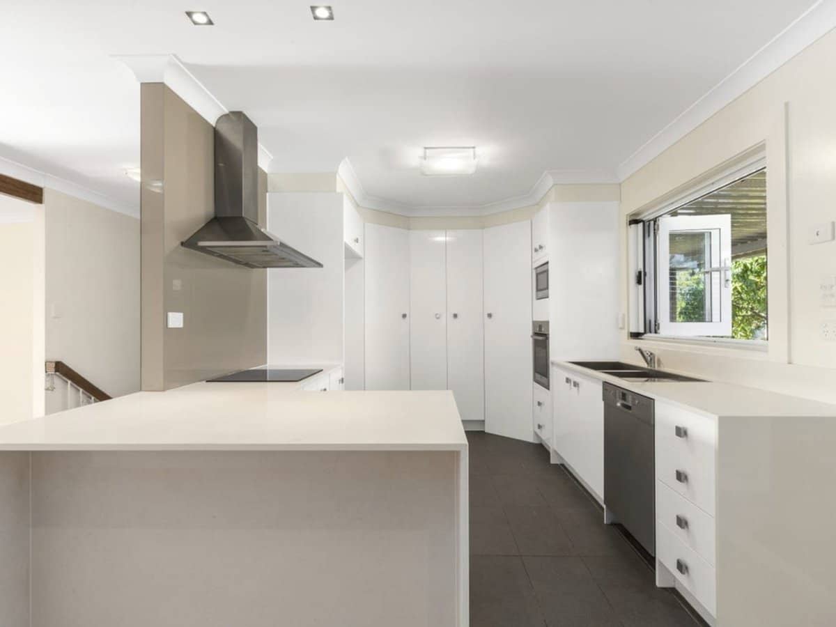 222 Benowa Road, BENOWA - Thumbnail 3