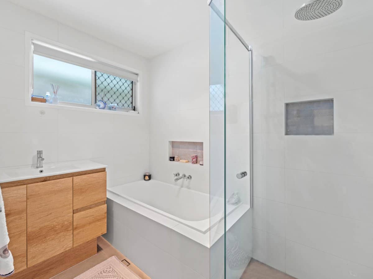 14 Mirreen Drive, TUGUN - Thumbnail 7