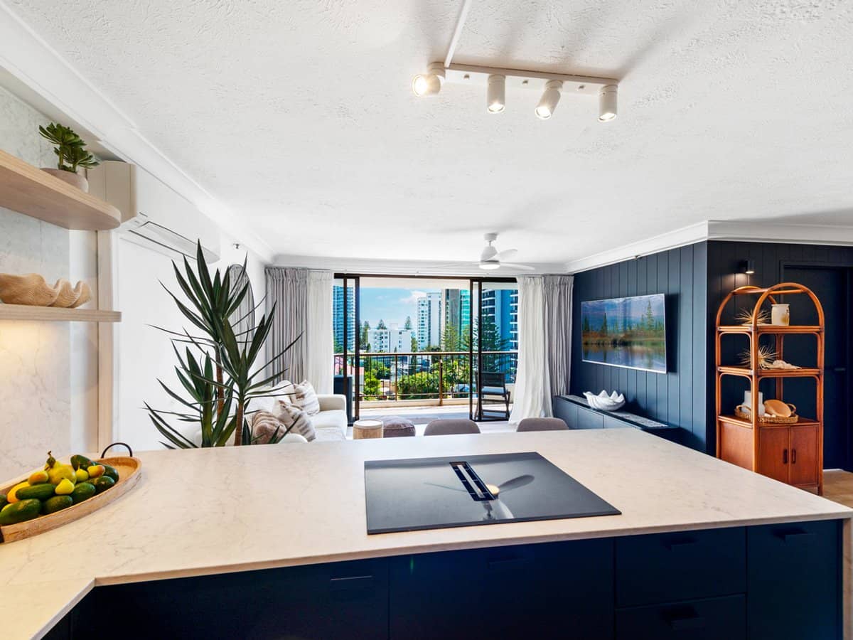 5 Enderley Avenue, SURFERS PARADISE - Thumbnail 3