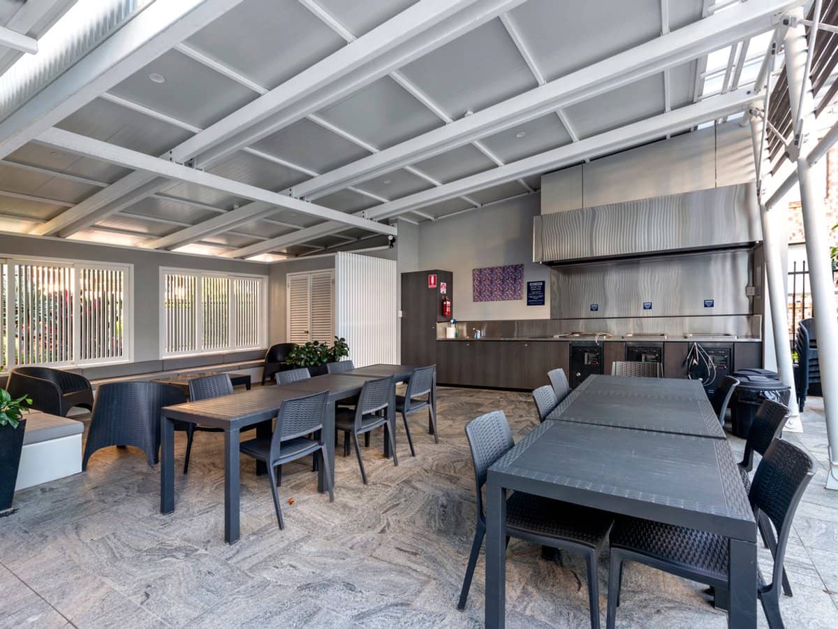 5 Enderley Avenue, SURFERS PARADISE - Thumbnail 24