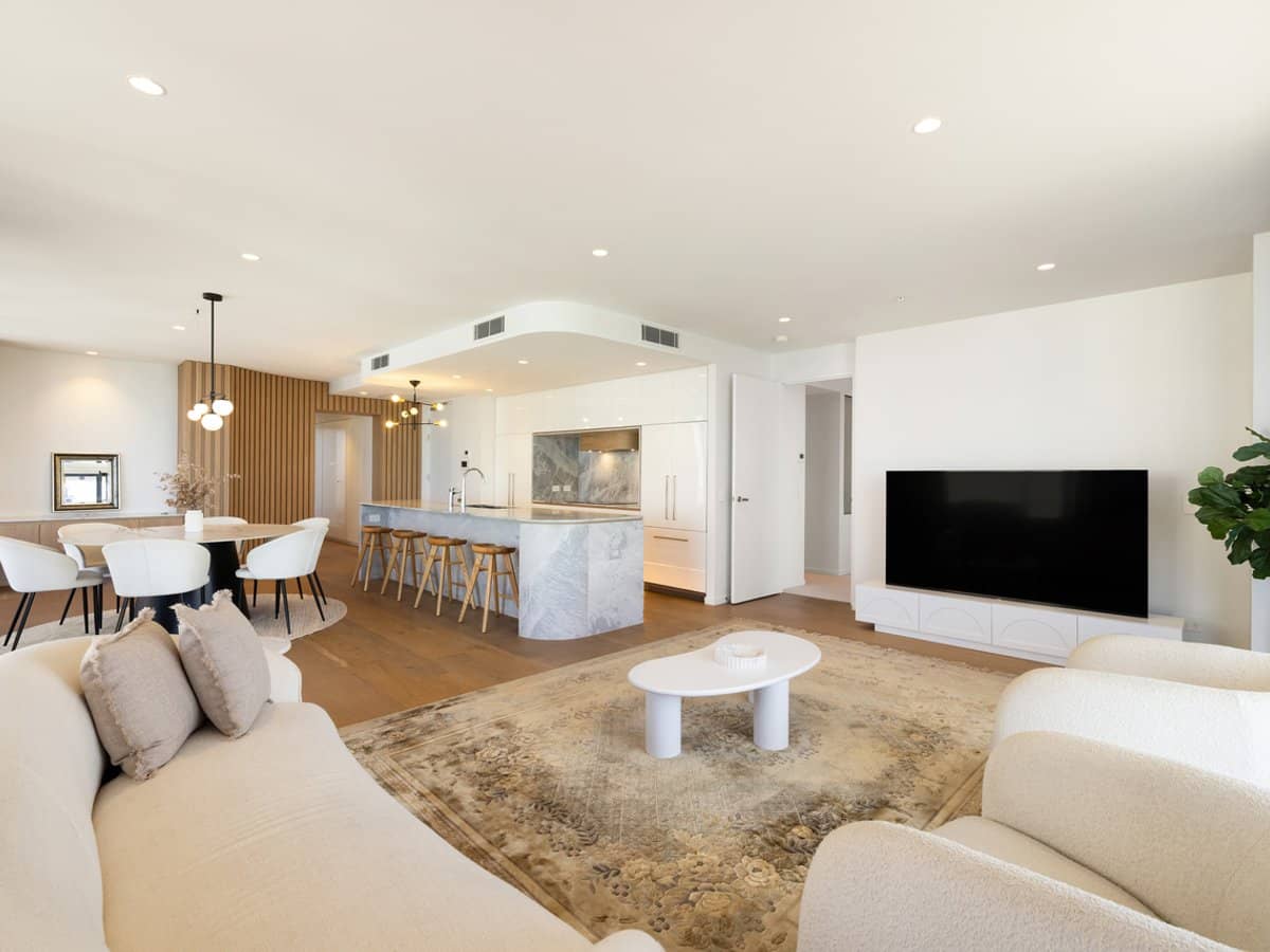 33 Surf Parade, BROADBEACH - Thumbnail 1