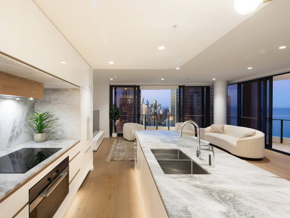 33 Surf Parade, BROADBEACH - Thumbnail 4