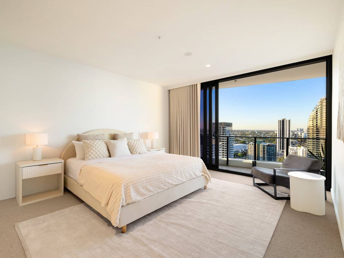 33 Surf Parade, BROADBEACH - Thumbnail 5