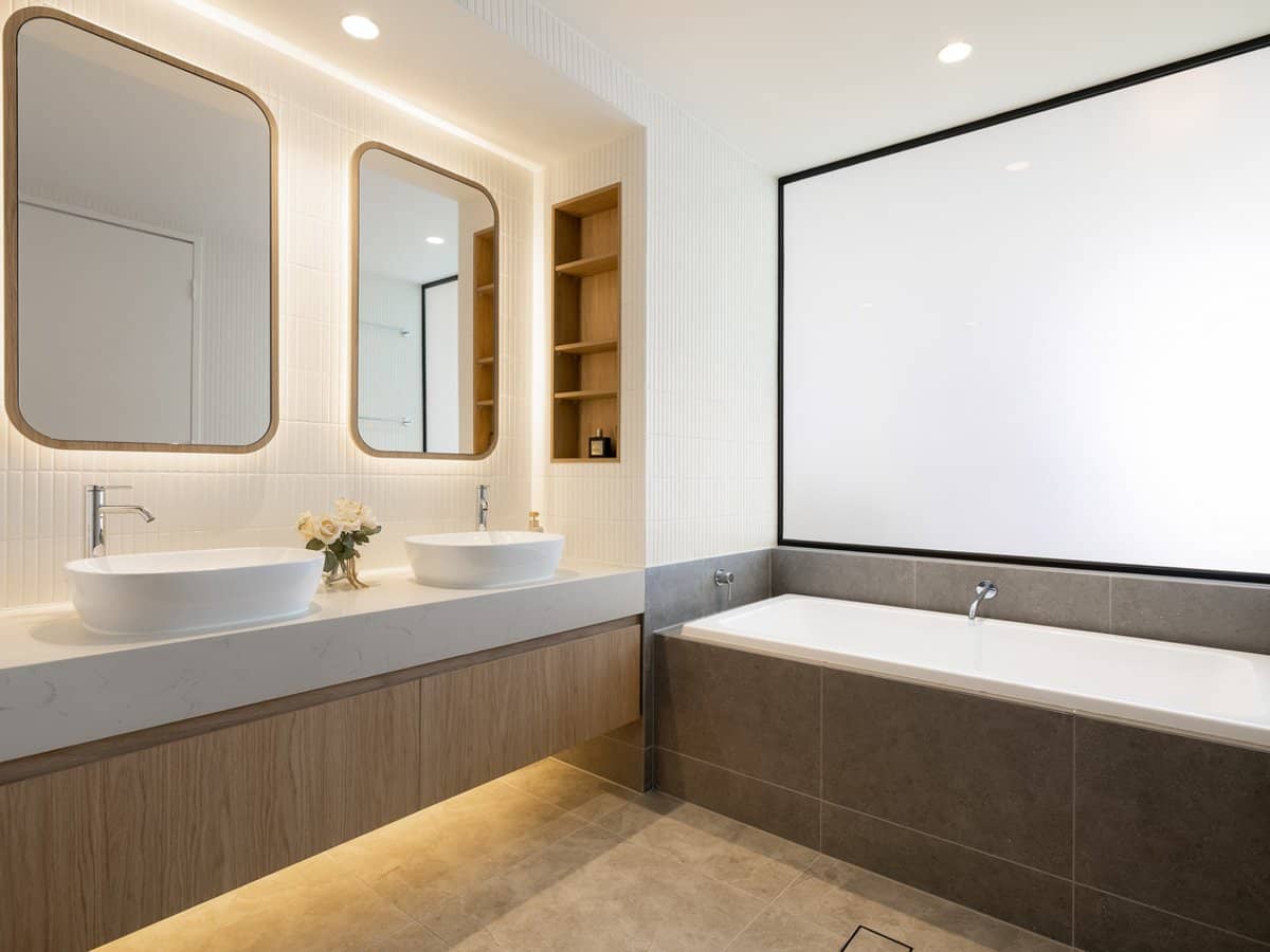 33 Surf Parade, BROADBEACH - Thumbnail 7